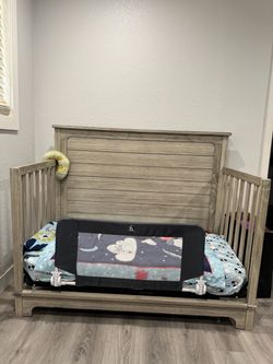 Crib/toddler bed