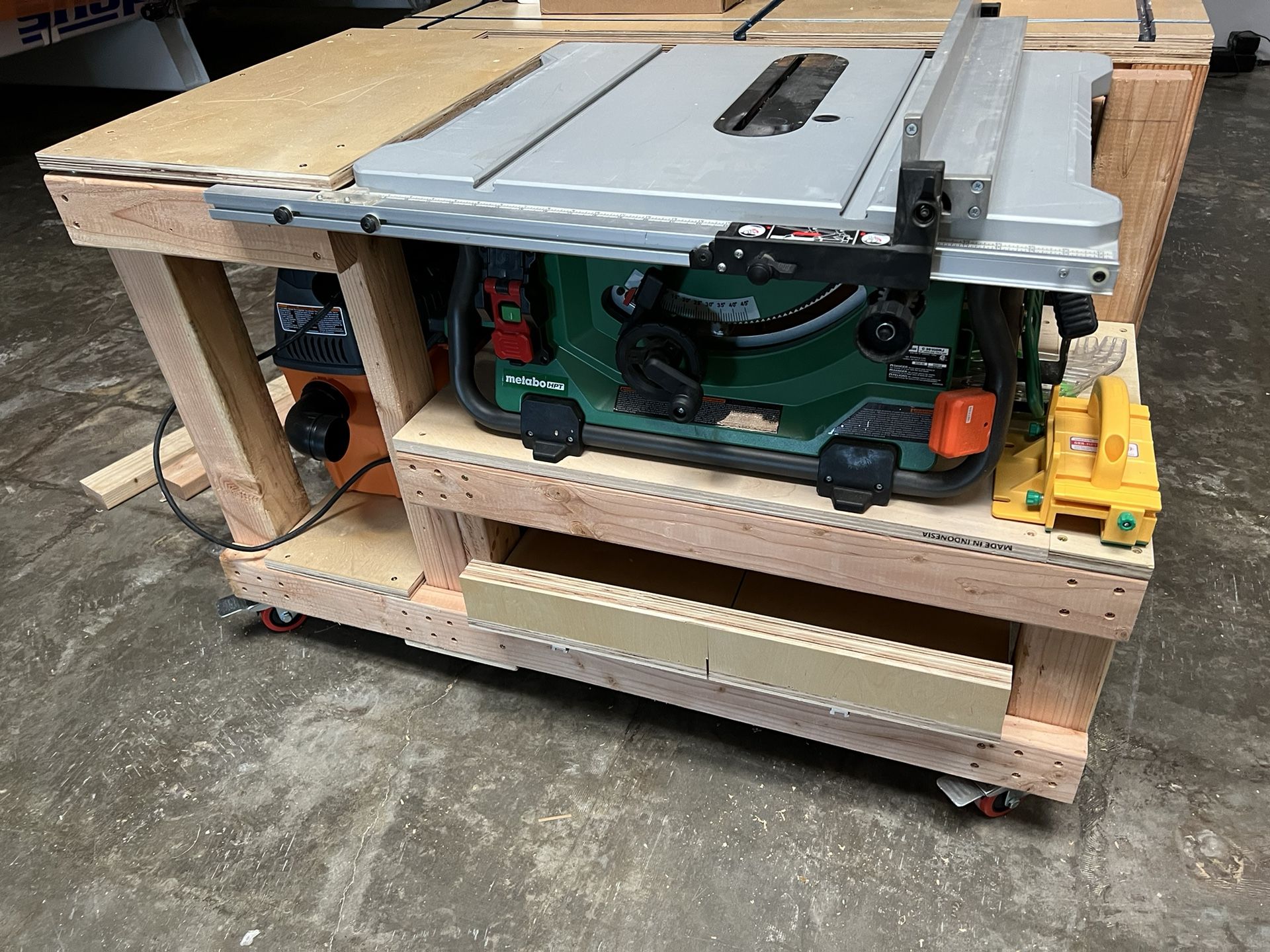 36V Cordless Metabo Table Saw with Cart for wood work
