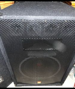 2- Rockville 15" Pa speakers with built in tweeters and with Rockville heavy duty speaker stands