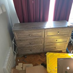 6 drawer dresser grey/brown wood