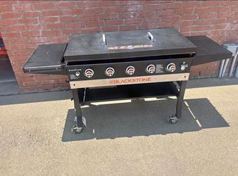 Blackstone 44” 5-Burner Griddle with Hood – Propane Flat Top Grill
