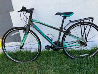 Cannondale quick four hybrid bike. Small frame. 14 inch