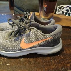 Womens size 8.5 Nike sneakers