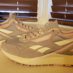 Reebok Sneaker Sz 7.5