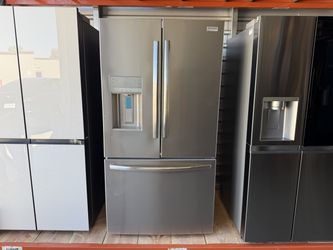 NEW Frigidaire Gallery 27.8 cu ft French Door Refrigerator