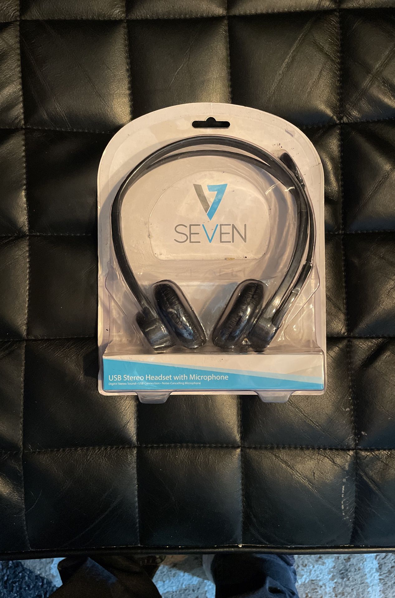 V Seven V7 Deluxe USB Stereo Headphones with Mic Microphone