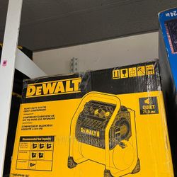 DEWALT HEAVY DUTY AIR COMPRESSOR