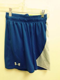 Boys Under Armour medium shorts