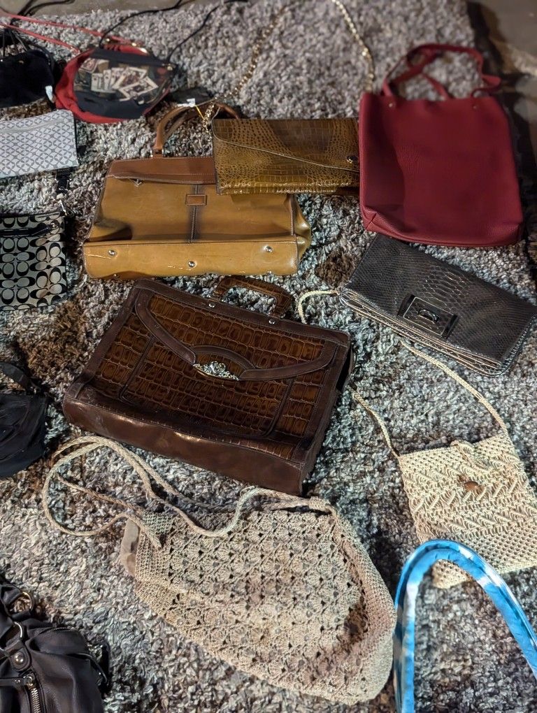 LARGE ASSORTMENT OF BAGS