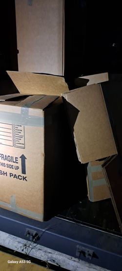 Moving boxes 📦 free.
