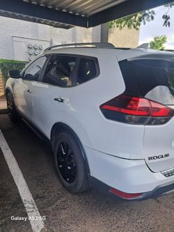 Nissan Rogue SUV White