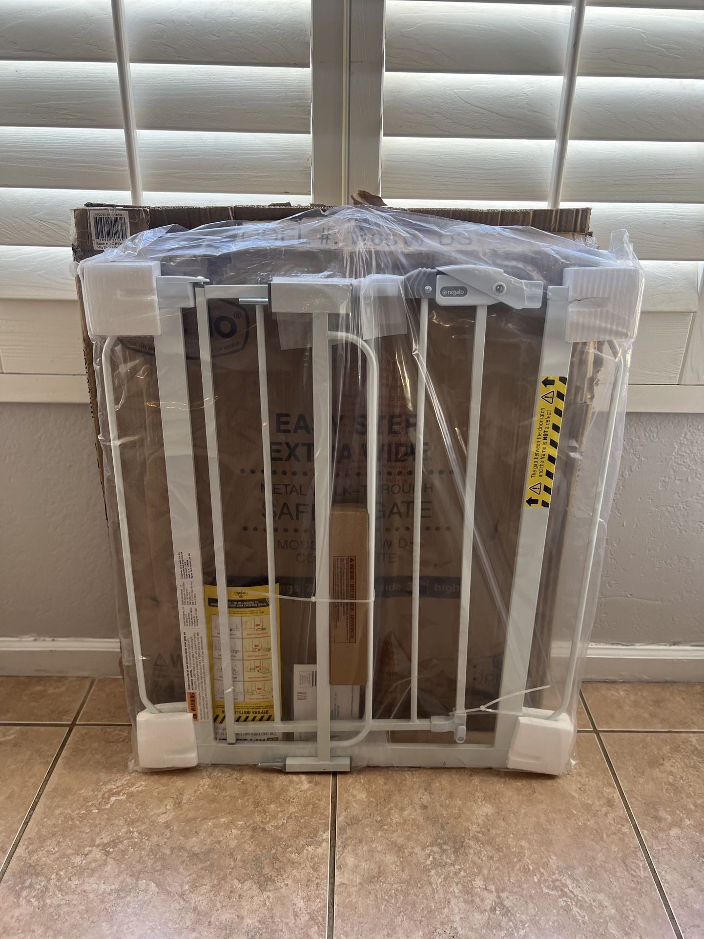 Regalo Extra Wide Baby/ Pet Gate (READ DESCRIPTION)