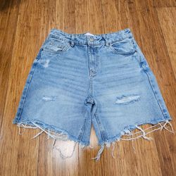 New Refuge Distressed Denim Bermuda Shorts Size 3 Light Wash Raw Hem