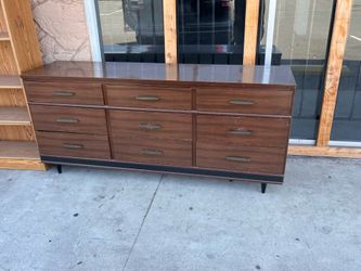 Mid century dresser in good condition