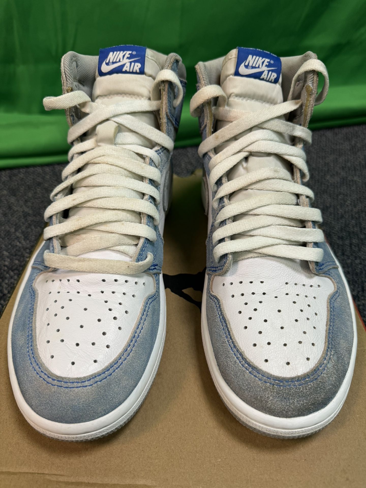 Air Jordan 1 Hyper Royal Size 10.5