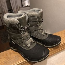 Keen Women’s Snow Boots 
