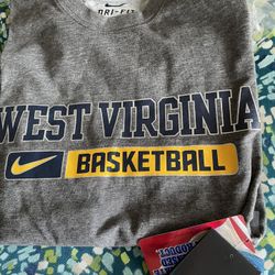 Nike West Virginia Basketball 🏀 Tee. NWT