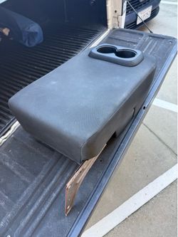 Nissan Titan middle Jump Seat