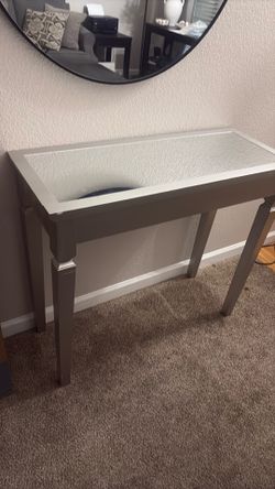 Entry table/table vanity