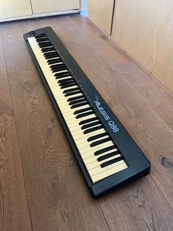 Alesis Q88 88-Key Semi-Weighted USB/MIDI Keyboard Controller