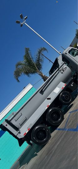 Dump truck