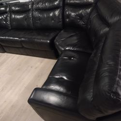 SECTIONAL GENUINE LEATHER RECLINER ELECTRIC BLACK COLOR.. DELIVERY SERVICE AVAILAIBLE 🚚✅🚚💥