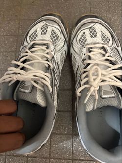 Size 12 comes with box