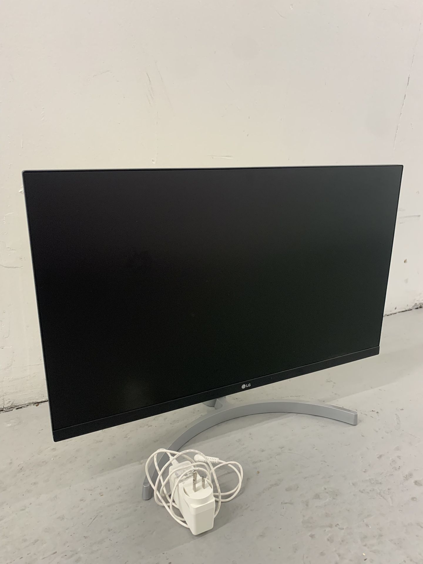LG Computer Screen 