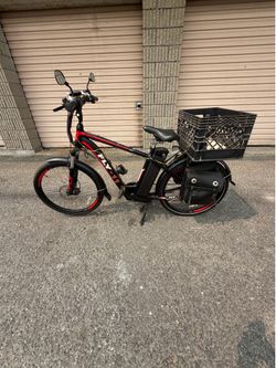Fly 11 E Bike. Model 1100 Straight Head Tube. Very Good Condition. Comes with mirrors, horn (has its own battery) & Sattle bags.