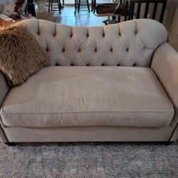 VINTAGE STYLED COUCH LIKE NEW, NO STAINS TEAR OR WEAR