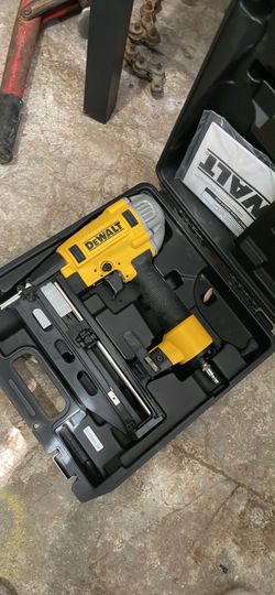DeWalt Pneumatic Nail Gun with Case