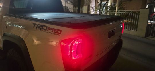 TACOMA TRUCK 5ft  BED COVER