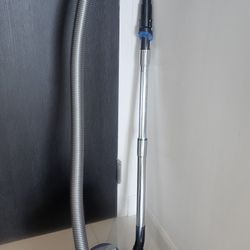 For Sale: Used Vacuum Cleaner – Great Condition!