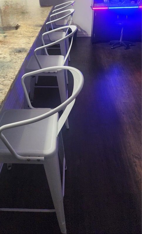 4 Metal Bar Stools