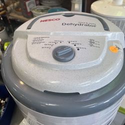 Nesco food & jerky dehydrator PLEASE READ DESCRIPTION