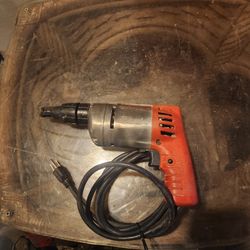 Milwaukee screw gun
