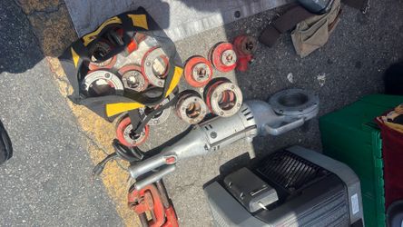 Se vende máquina para hacer rosca, todo como se miran las fotos
