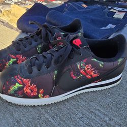 Nike Cortez Mens Size 9.5 Used But I Excellent Condition $25