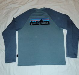 Patagonia Mens P-6 Logo Lightweight Crew Sweat Shirt. Size Small