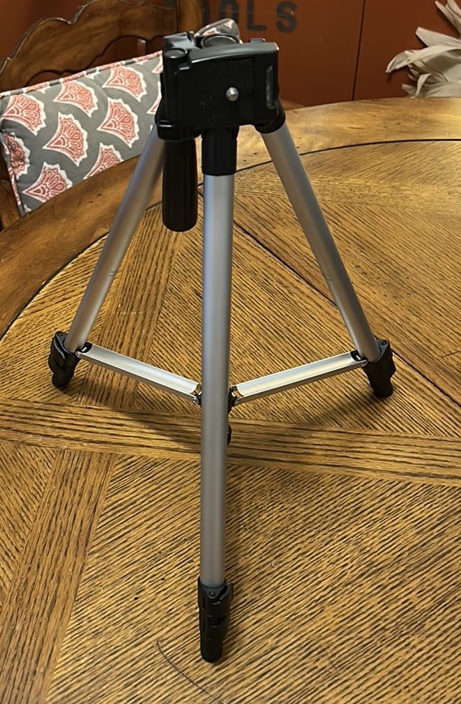 Ultimaxx: Compact Silver Camera Tripod