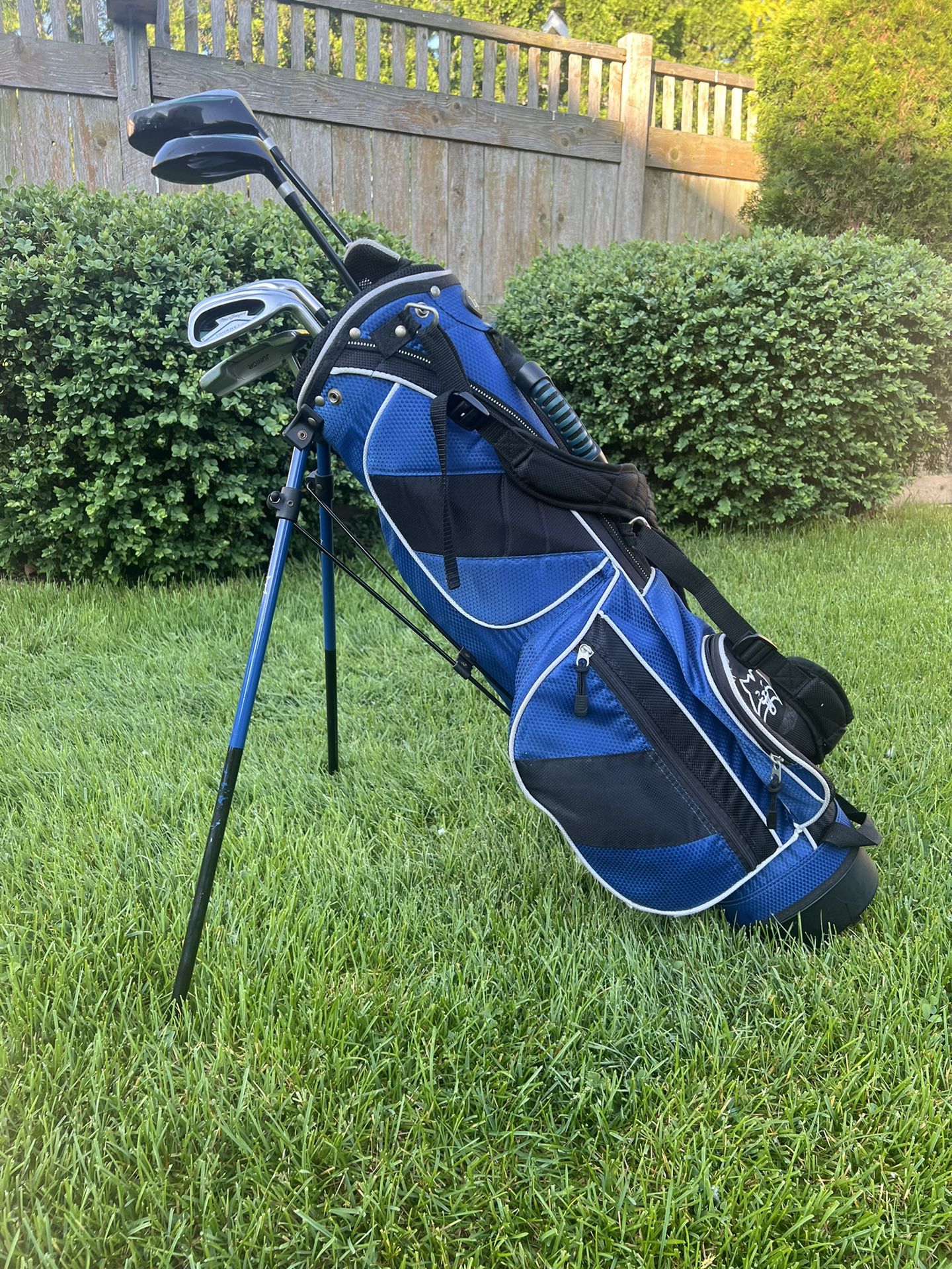Youth RH golf club set with bag