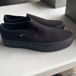 Ladies, black vans sneakers 9 1/2 women’s only war once good condition