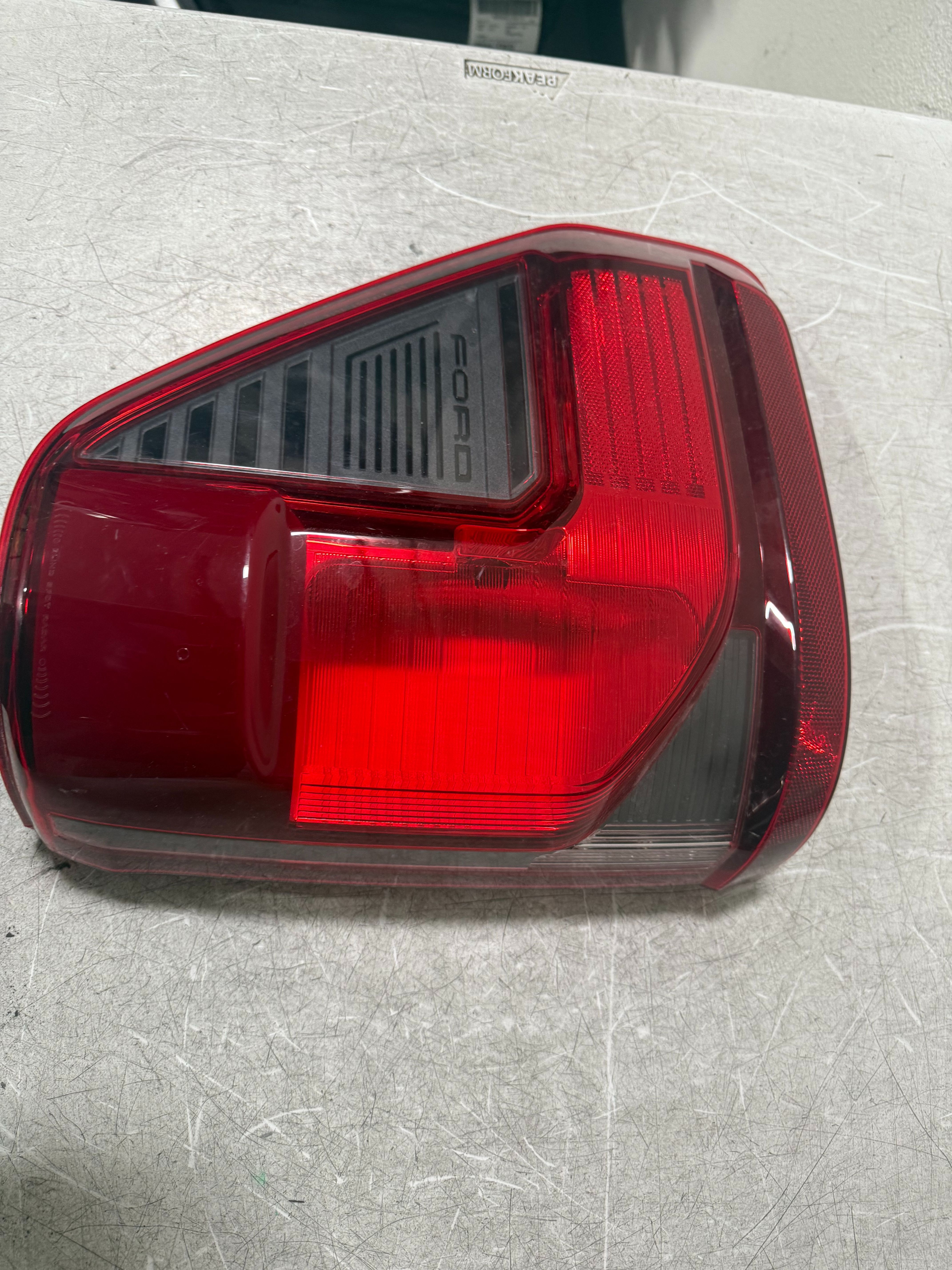 FORD F150 LEFT TAILLIGHT 2024