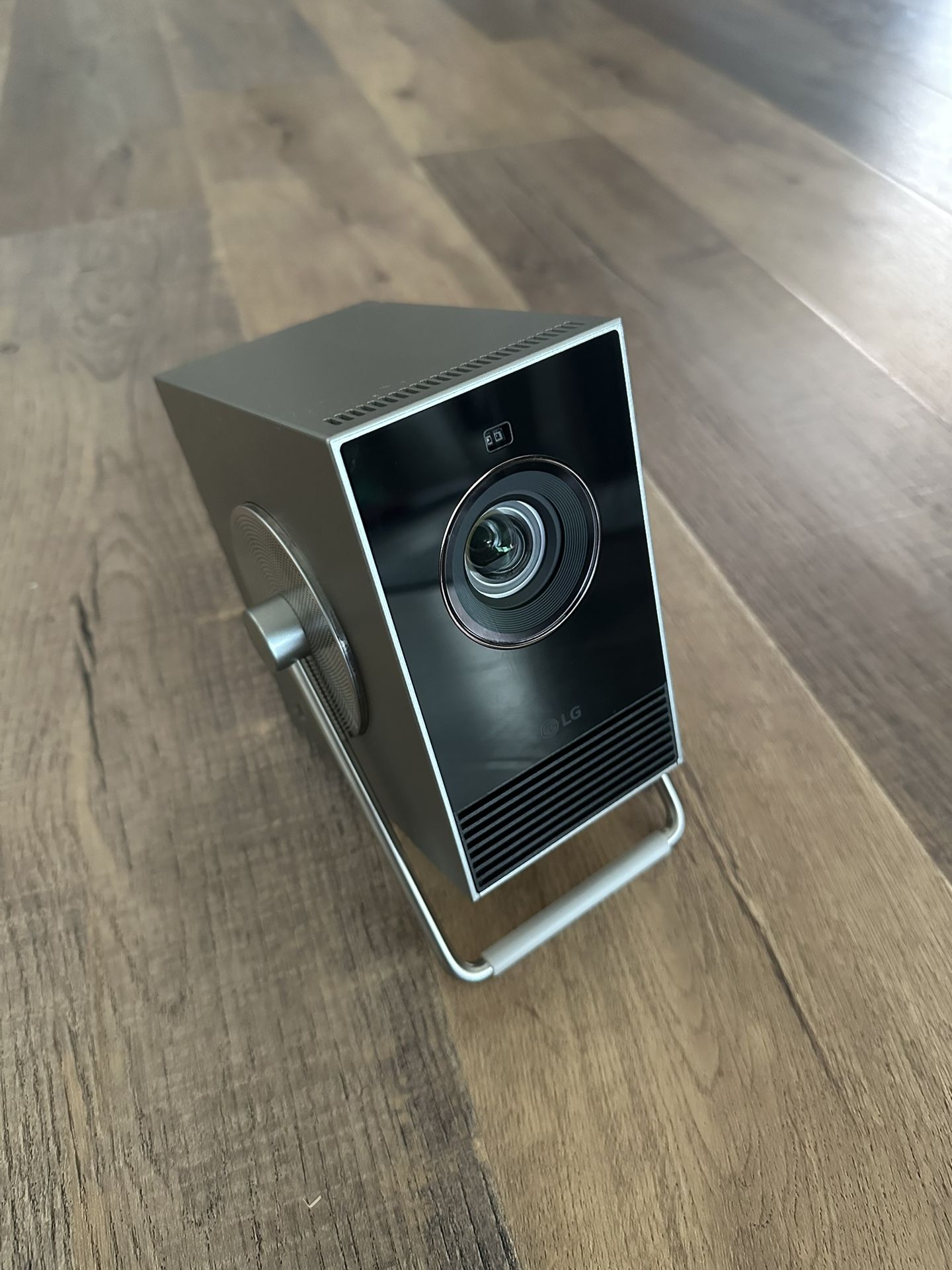 LG CineBeam Q 4k Portable Laser Projector (like-new)