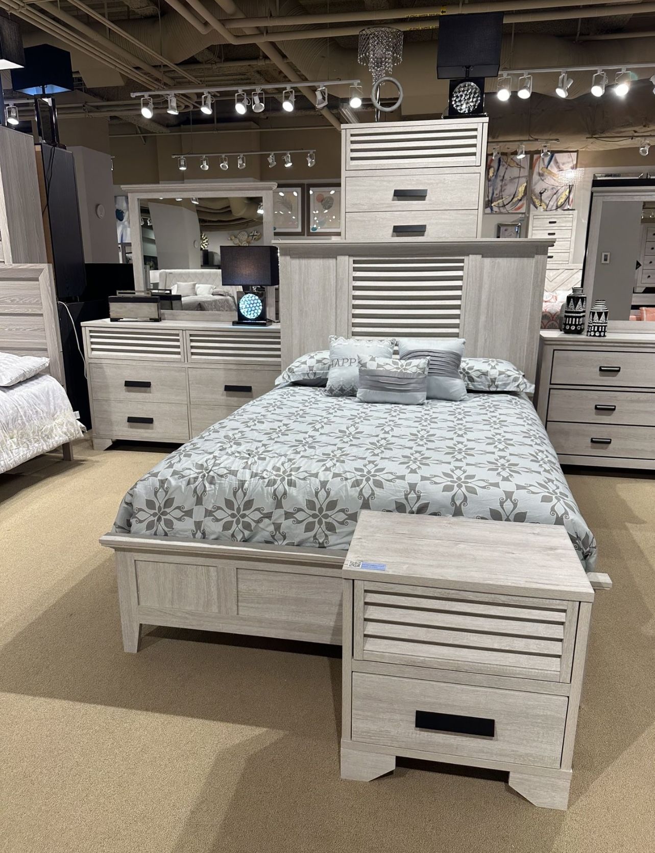 4PC Queen Bedroom Set