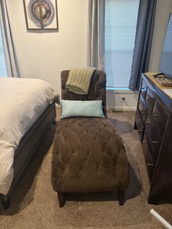 Brown chaise lounge