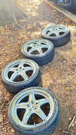 4 rines de carro son cromados