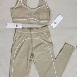 Alo Yoga tan and cream sportswear set #activewear