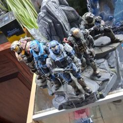 Halo statue