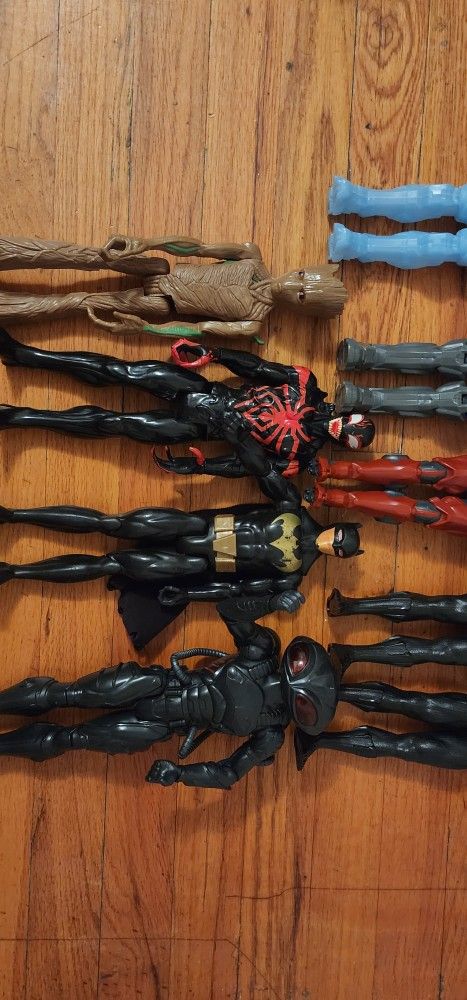 USED ACTION FIGURES LOT